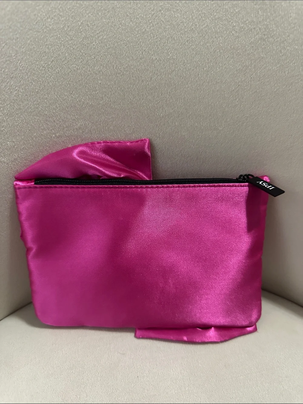 NEW✨Ipsy “Marilyn Monroe” Hot Pink Satin Bow Makeup Bag